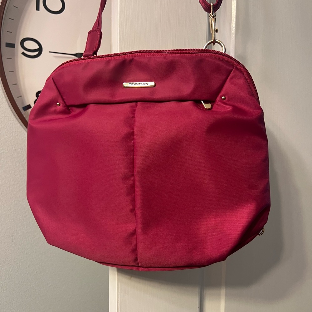 Travelon crossbody with lots of organization for travel